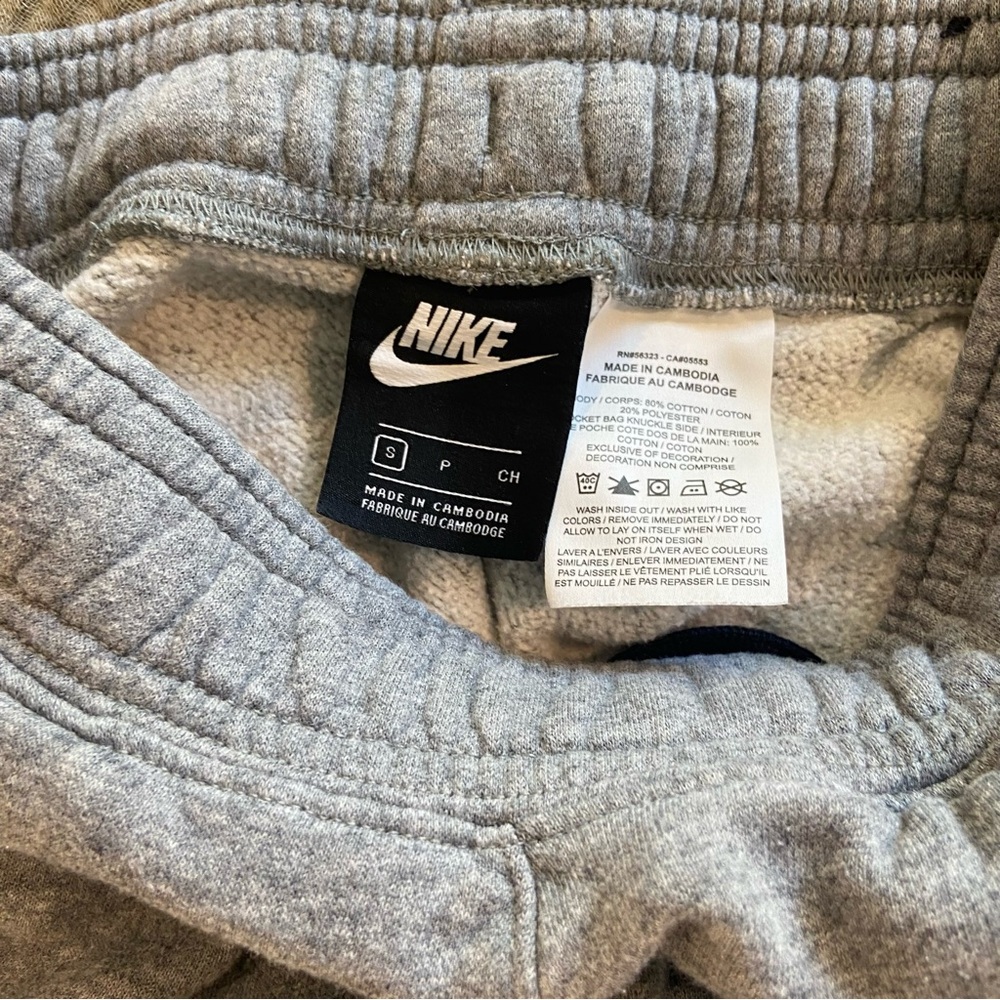 Nike boy's Gray and Black Joggers Size S - Picture 5 of 7